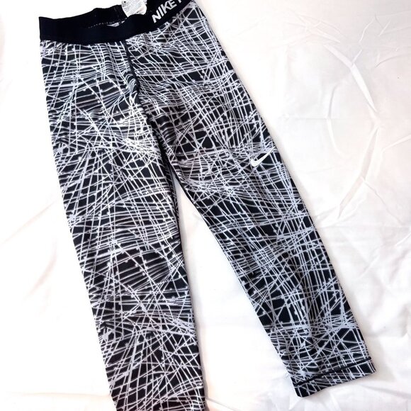 Nike Pro cool tracer print compression capri and angle graphic Capri Small - Picture 3 of 12